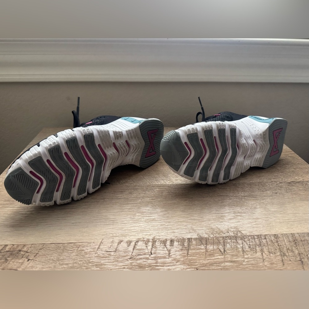 Nike Black and White Athletic Shoes - Picture 2 of 5
